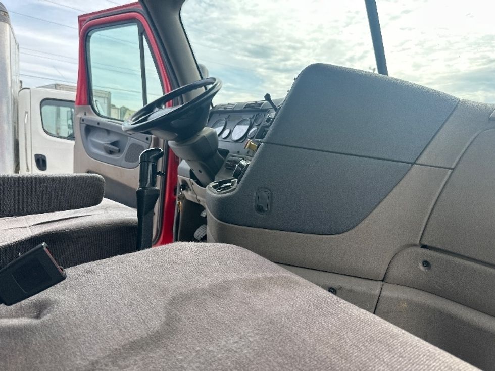 Day Cab Tractor-Heavy Duty Tractors-Freightliner-2019-Cascadia 12564ST-Birmingham-AL-467,971\n\t\tmiles-$ 34,000 - Image 13
