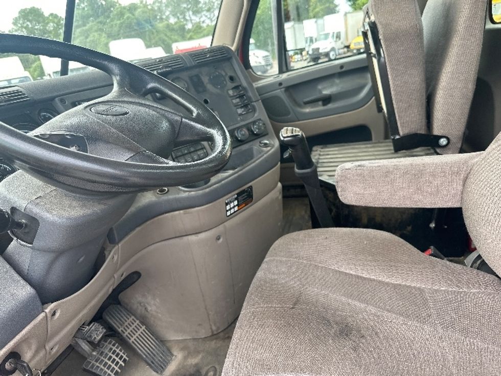Day Cab Tractor-Heavy Duty Tractors-Freightliner-2019-Cascadia 12564ST-Birmingham-AL-467,971\n\t\tmiles-$ 34,000 - Image 9