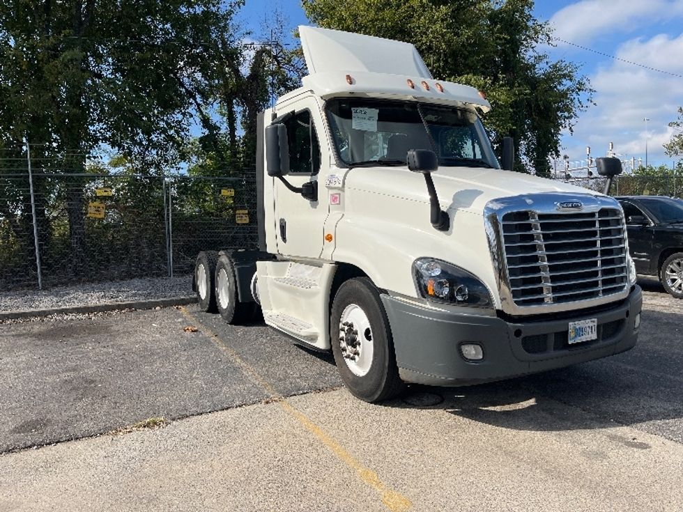 Day Cab Tractor-Heavy Duty Tractors-Freightliner-2019-Cascadia 12564ST-Birmingham-AL-616,671\n\t\tmiles-$ 29,250 - Image 1
