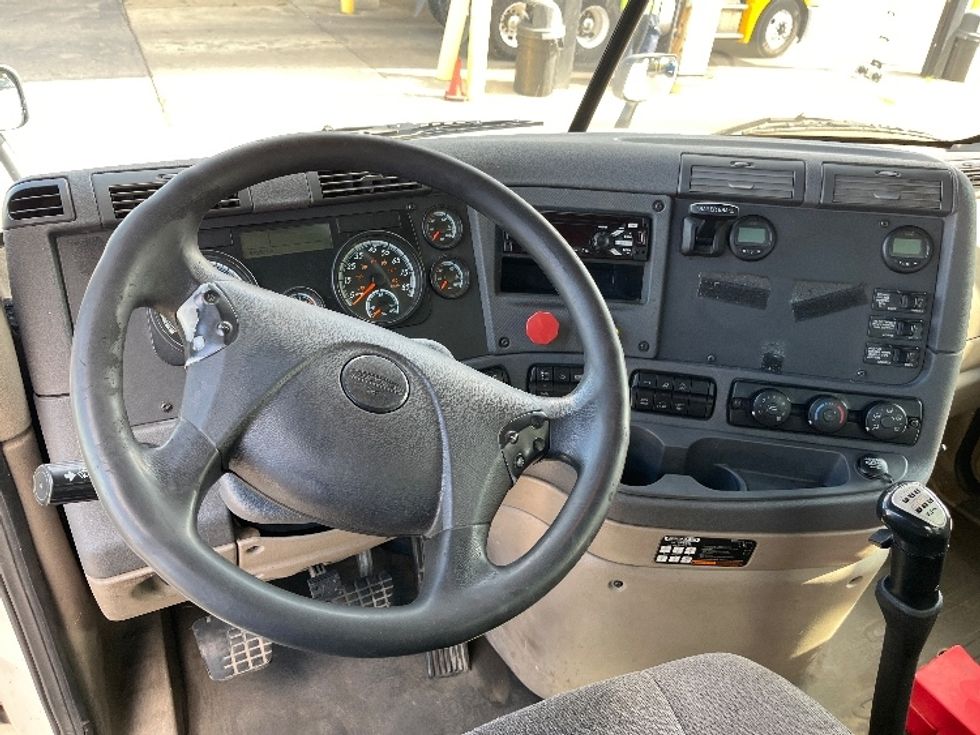 Day Cab Tractor-Heavy Duty Tractors-Freightliner-2019-Cascadia 12564ST-Birmingham-AL-616,671\n\t\tmiles-$ 29,250 - Image 11