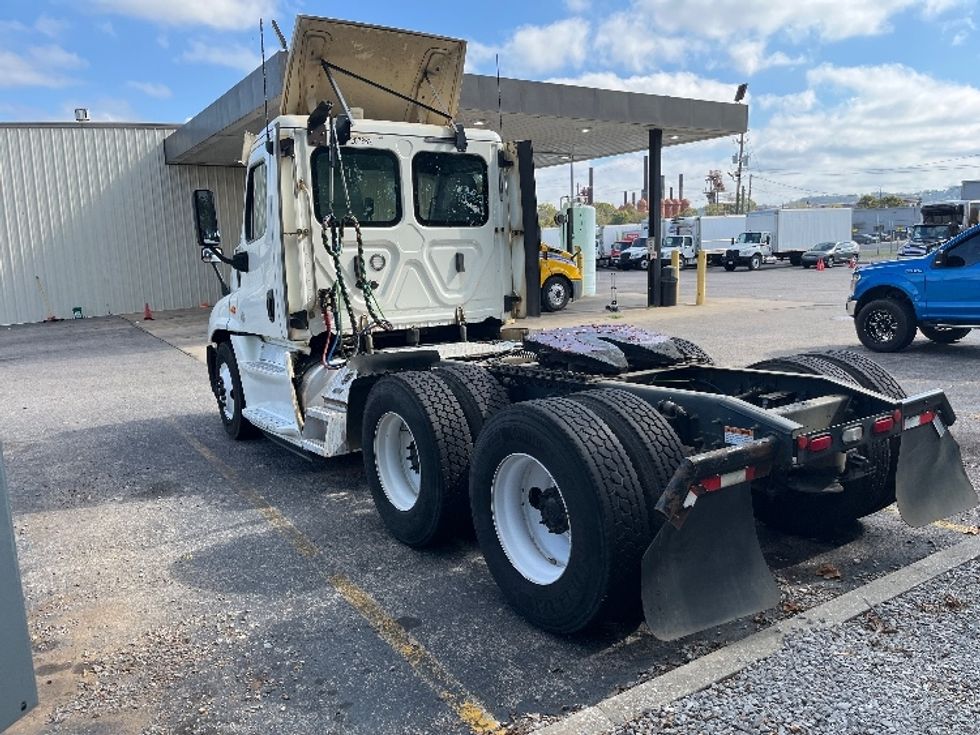 Day Cab Tractor-Heavy Duty Tractors-Freightliner-2019-Cascadia 12564ST-Birmingham-AL-616,671\n\t\tmiles-$ 29,250 - Image 5