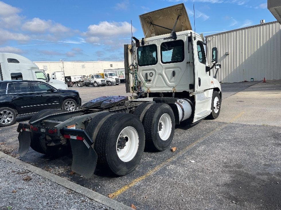 Day Cab Tractor-Heavy Duty Tractors-Freightliner-2019-Cascadia 12564ST-Birmingham-AL-616,671\n\t\tmiles-$ 29,250 - Image 7