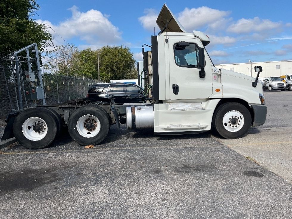 Day Cab Tractor-Heavy Duty Tractors-Freightliner-2019-Cascadia 12564ST-Birmingham-AL-616,671\n\t\tmiles-$ 29,250 - Image 8