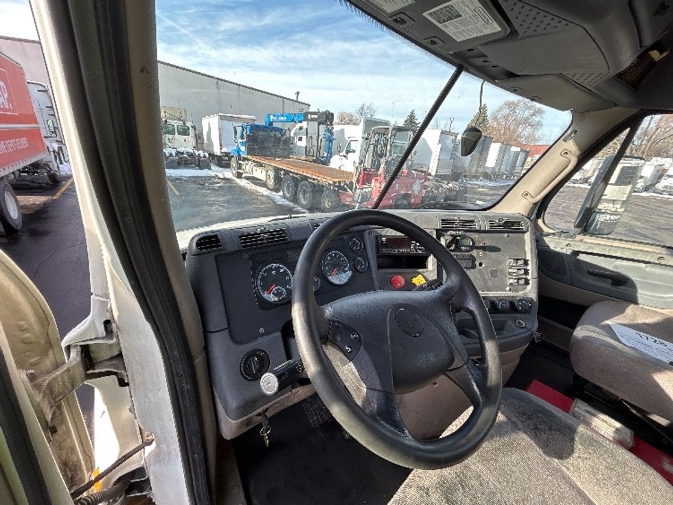 Day Cab Tractor-Heavy Duty Tractors-Freightliner-2019-Cascadia 12564ST-Brooklyn Park-MN-357,583\n\t\tmiles-$ 42,000 - Image 10