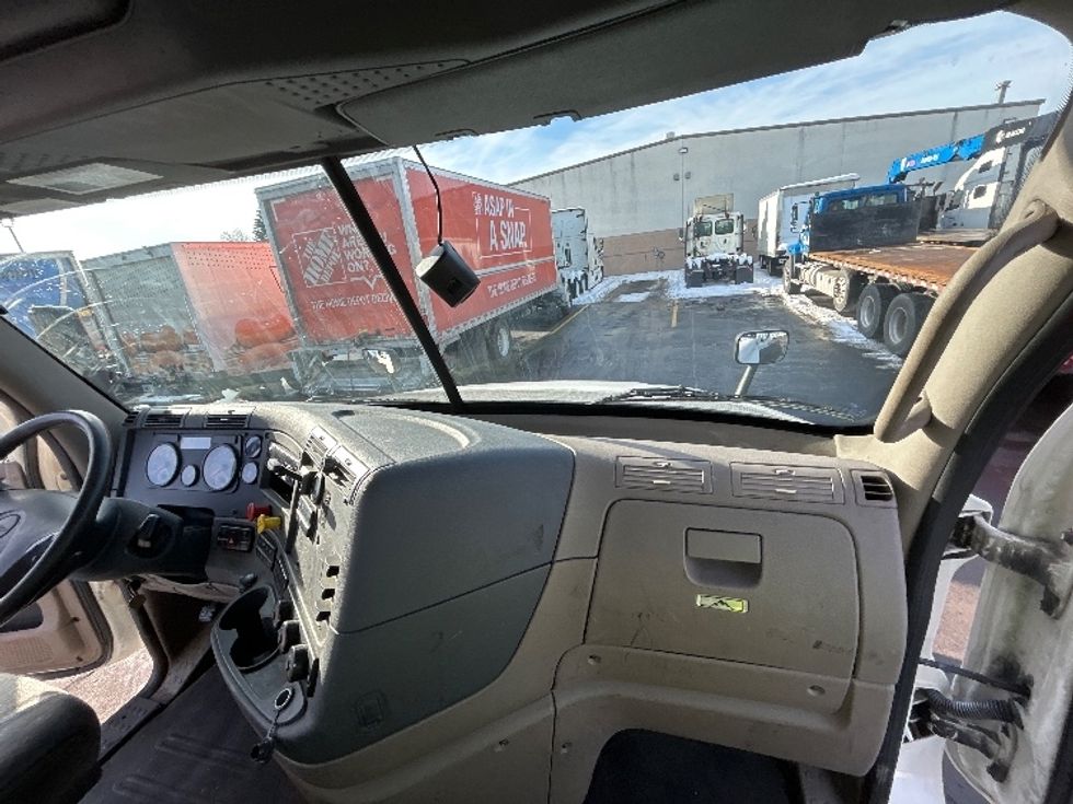 Day Cab Tractor-Heavy Duty Tractors-Freightliner-2019-Cascadia 12564ST-Brooklyn Park-MN-357,583\n\t\tmiles-$ 42,000 - Image 13