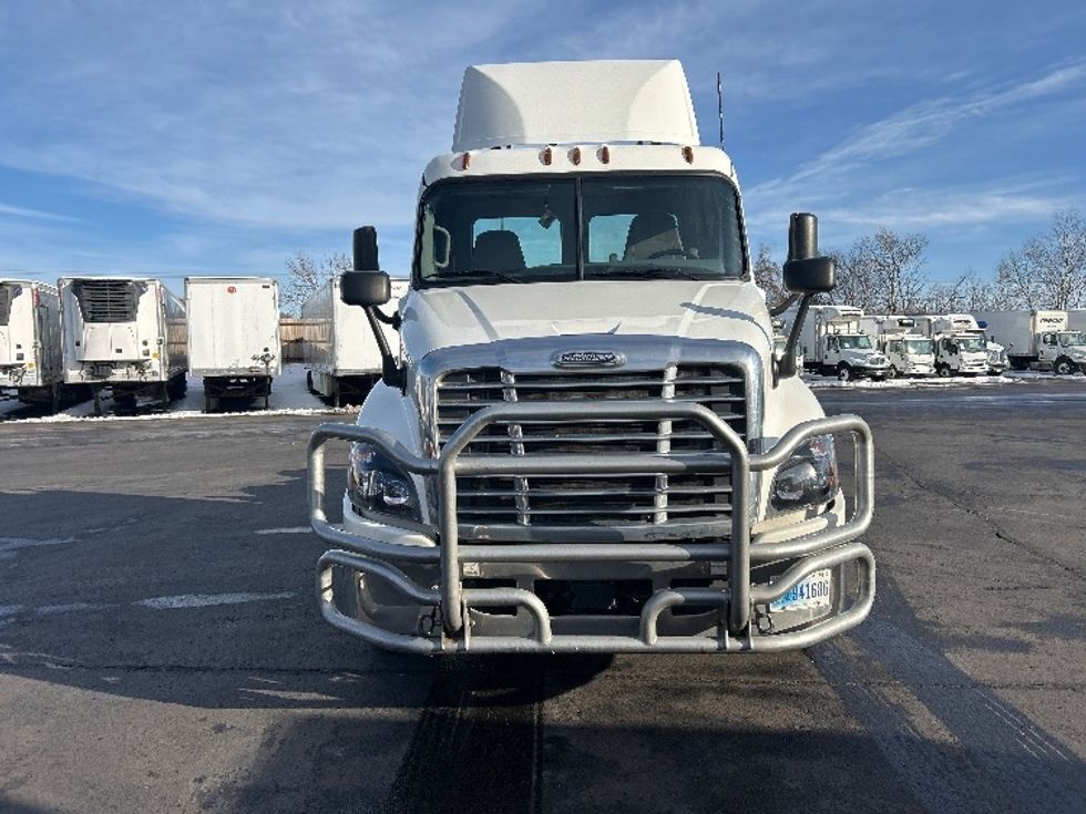 Day Cab Tractor-Heavy Duty Tractors-Freightliner-2019-Cascadia 12564ST-Brooklyn Park-MN-357,583\n\t\tmiles-$ 42,000 - Image 2