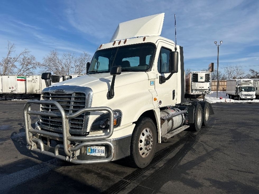 Day Cab Tractor-Heavy Duty Tractors-Freightliner-2019-Cascadia 12564ST-Brooklyn Park-MN-357,583\n\t\tmiles-$ 42,000 - Image 3