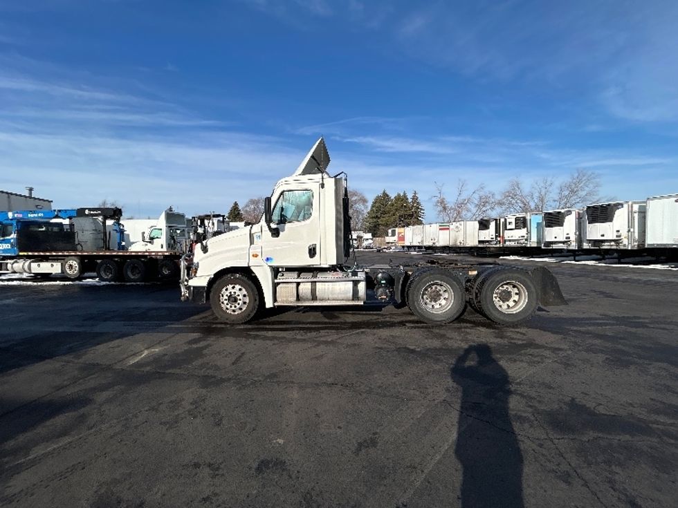 Day Cab Tractor-Heavy Duty Tractors-Freightliner-2019-Cascadia 12564ST-Brooklyn Park-MN-357,583\n\t\tmiles-$ 42,000 - Image 4