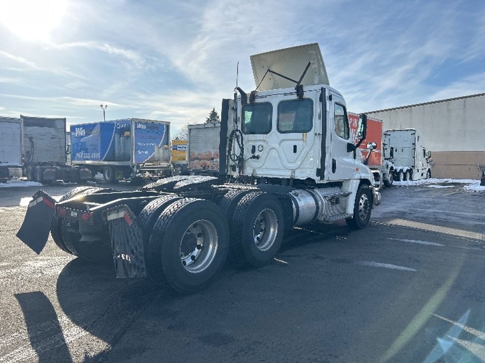 Day Cab Tractor-Heavy Duty Tractors-Freightliner-2019-Cascadia 12564ST-Brooklyn Park-MN-357,583\n\t\tmiles-$ 42,000 - Image 7