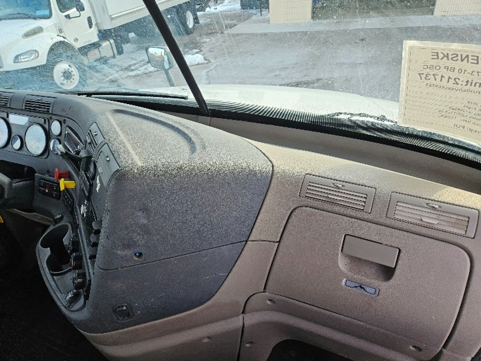 Day Cab Tractor-Heavy Duty Tractors-Freightliner-2019-Cascadia 12564ST-Brooklyn Park-MN-370,550\n\t\tmiles-$ 41,250 - Image 13