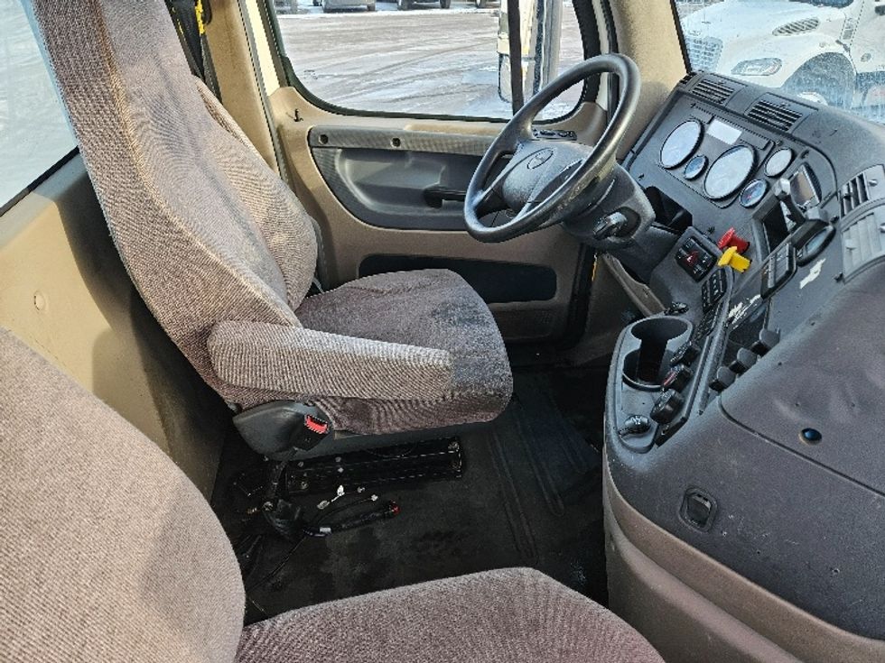 Day Cab Tractor-Heavy Duty Tractors-Freightliner-2019-Cascadia 12564ST-Brooklyn Park-MN-370,550\n\t\tmiles-$ 41,250 - Image 14