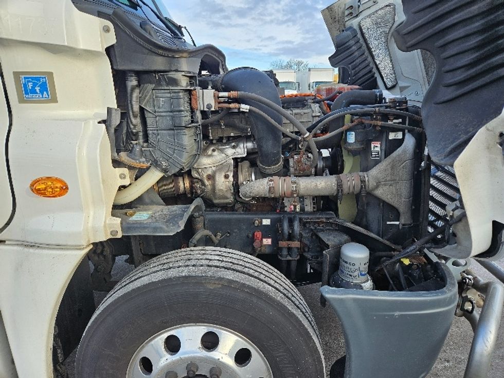 Day Cab Tractor-Heavy Duty Tractors-Freightliner-2019-Cascadia 12564ST-Brooklyn Park-MN-370,550\n\t\tmiles-$ 41,250 - Image 15