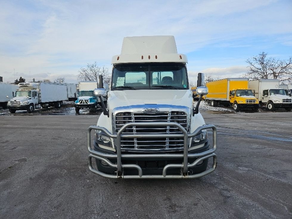 Day Cab Tractor-Heavy Duty Tractors-Freightliner-2019-Cascadia 12564ST-Brooklyn Park-MN-370,550\n\t\tmiles-$ 41,250 - Image 2