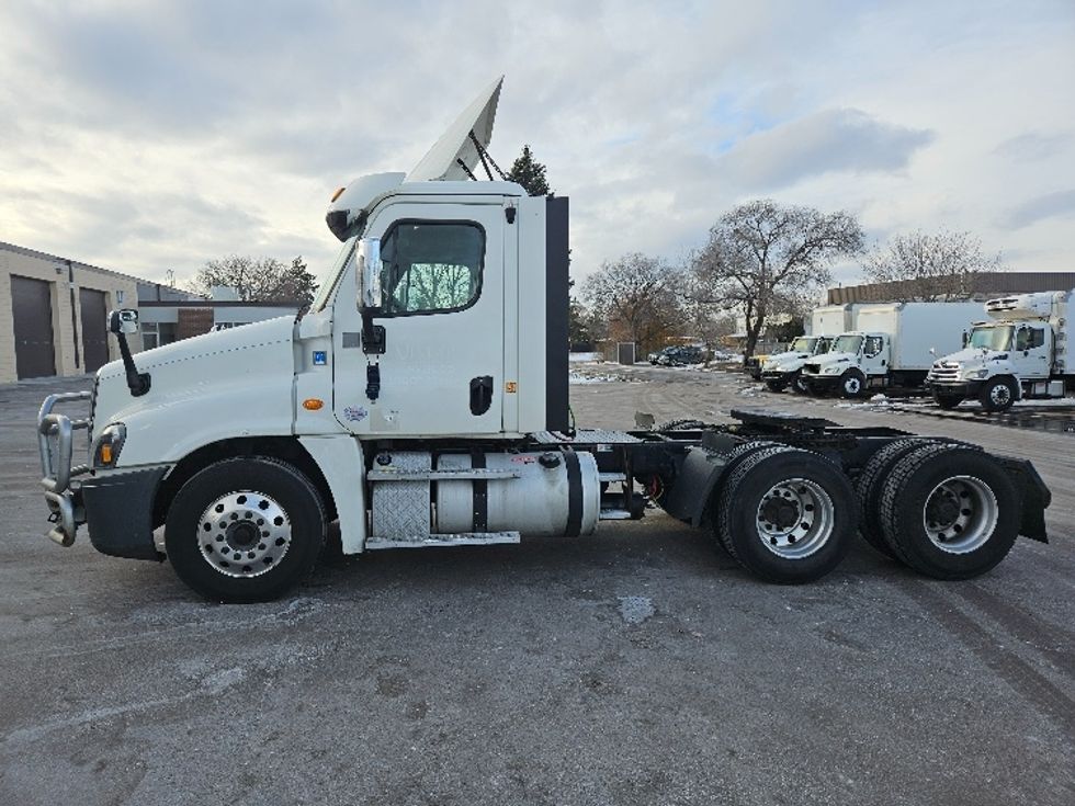 Day Cab Tractor-Heavy Duty Tractors-Freightliner-2019-Cascadia 12564ST-Brooklyn Park-MN-370,550\n\t\tmiles-$ 41,250 - Image 4