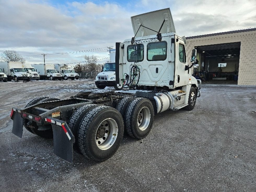 Day Cab Tractor-Heavy Duty Tractors-Freightliner-2019-Cascadia 12564ST-Brooklyn Park-MN-370,550\n\t\tmiles-$ 41,250 - Image 7