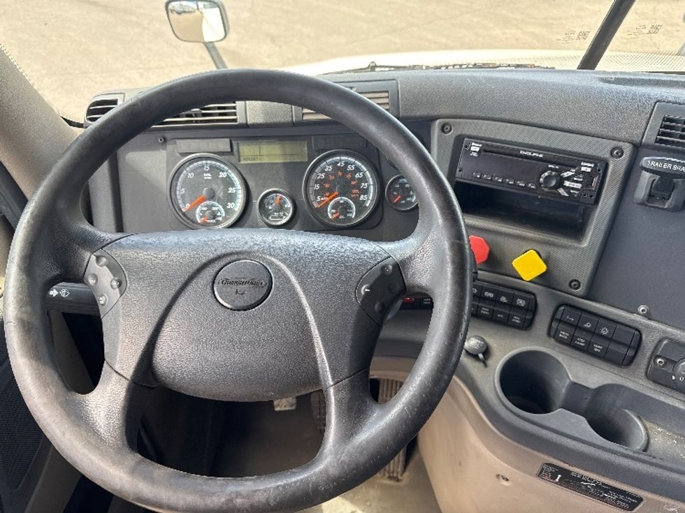 Day Cab Tractor-Heavy Duty Tractors-Freightliner-2019-Cascadia 12564ST-Brooklyn Park-MN-426,091\n\t\tmiles-$ 36,000 - Image 11