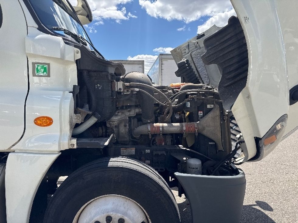 Day Cab Tractor-Heavy Duty Tractors-Freightliner-2019-Cascadia 12564ST-Brooklyn Park-MN-426,091\n\t\tmiles-$ 36,000 - Image 15