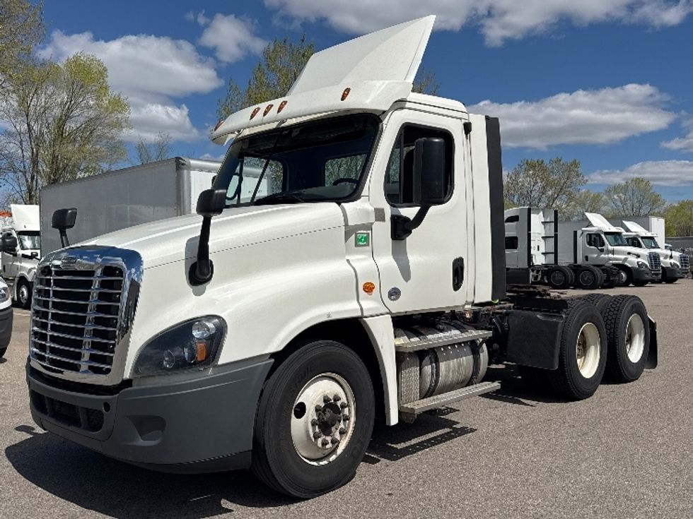 Day Cab Tractor-Heavy Duty Tractors-Freightliner-2019-Cascadia 12564ST-Brooklyn Park-MN-426,091\n\t\tmiles-$ 36,000 - Image 3