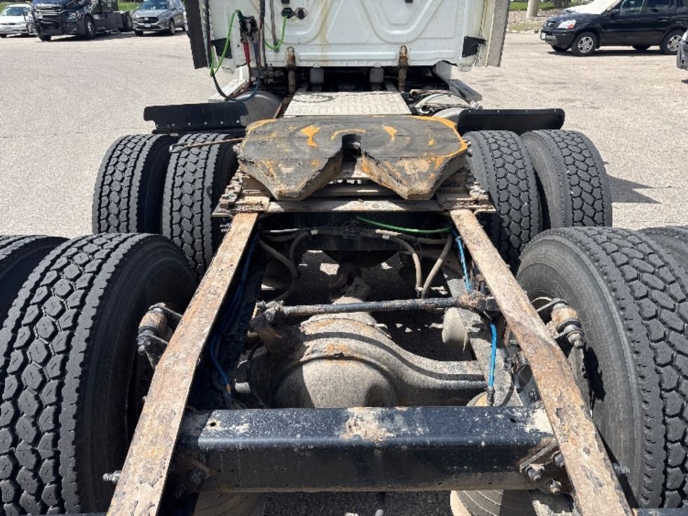 Day Cab Tractor-Heavy Duty Tractors-Freightliner-2019-Cascadia 12564ST-Brooklyn Park-MN-426,091\n\t\tmiles-$ 36,000 - Image 6