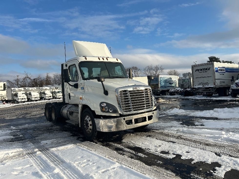 Day Cab Tractor-Heavy Duty Tractors-Freightliner-2019-Cascadia 12564ST-Brooklyn Park-MN-463,591\n\t\tmiles-$ 35,000 - Image 1