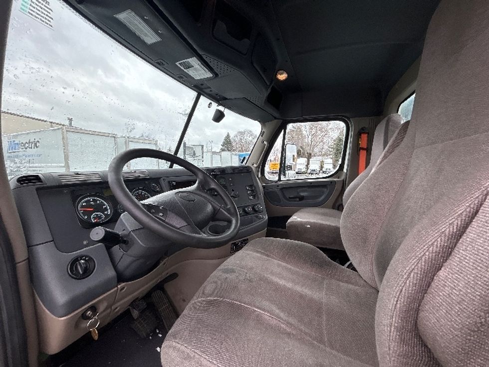 Day Cab Tractor-Heavy Duty Tractors-Freightliner-2019-Cascadia 12564ST-Brooklyn Park-MN-463,591\n\t\tmiles-$ 35,000 - Image 10