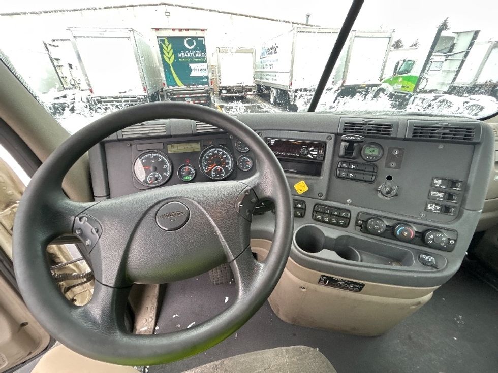Day Cab Tractor-Heavy Duty Tractors-Freightliner-2019-Cascadia 12564ST-Brooklyn Park-MN-463,591\n\t\tmiles-$ 35,000 - Image 11
