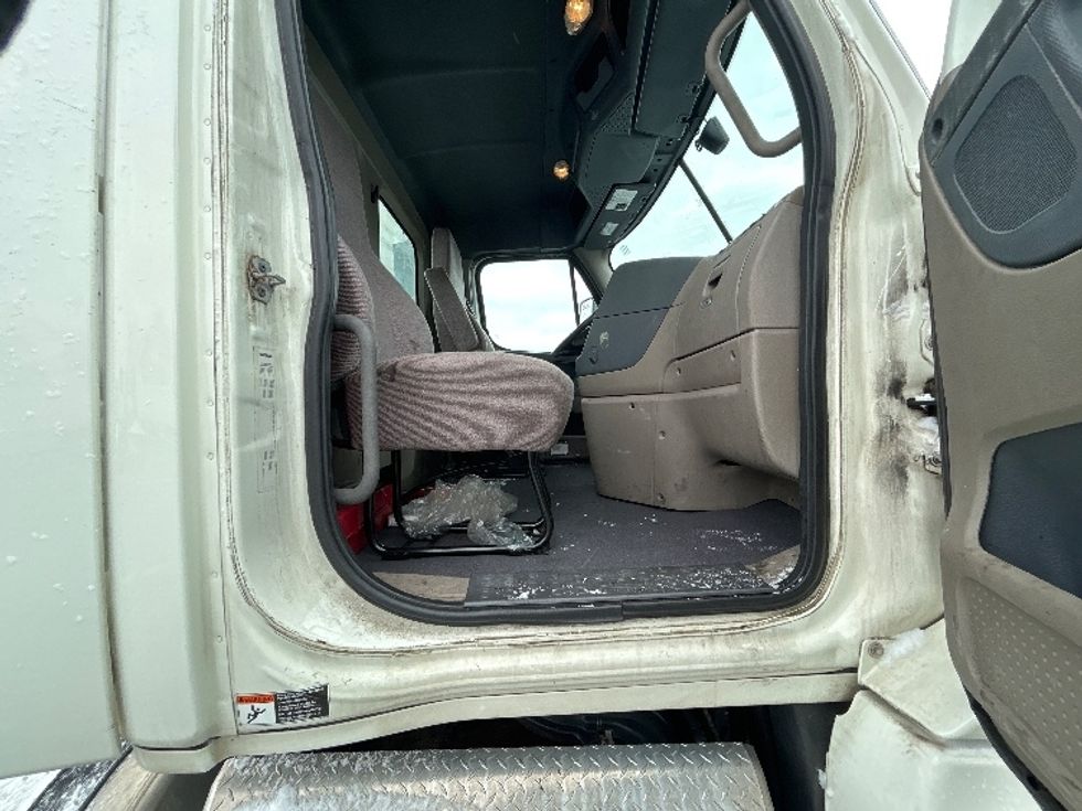 Day Cab Tractor-Heavy Duty Tractors-Freightliner-2019-Cascadia 12564ST-Brooklyn Park-MN-463,591\n\t\tmiles-$ 35,000 - Image 12