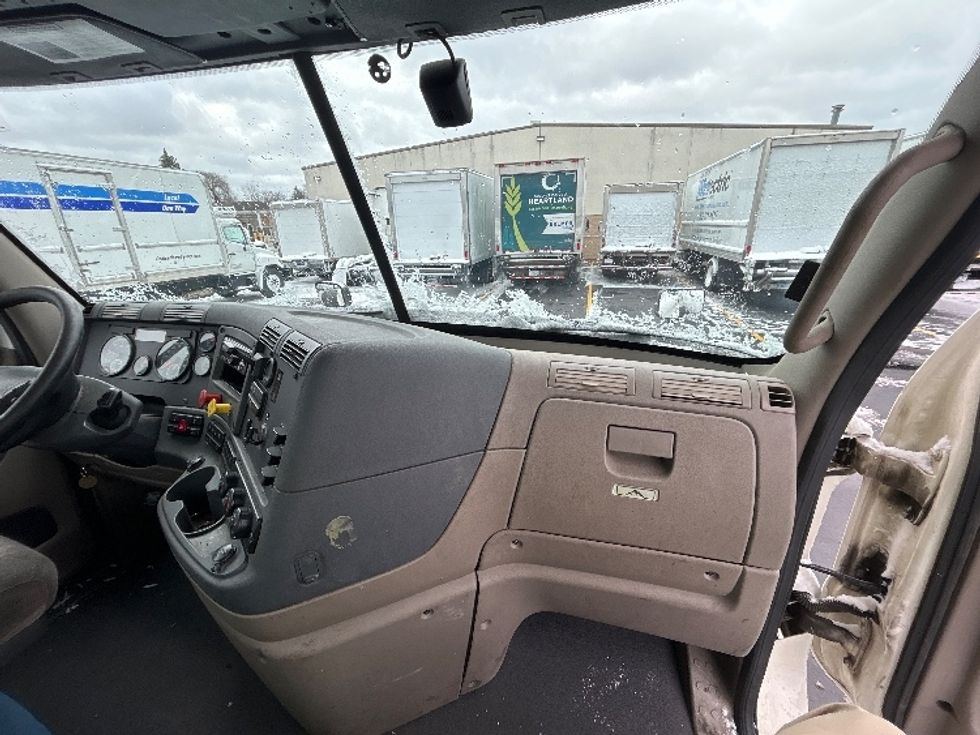 Day Cab Tractor-Heavy Duty Tractors-Freightliner-2019-Cascadia 12564ST-Brooklyn Park-MN-463,591\n\t\tmiles-$ 35,000 - Image 13