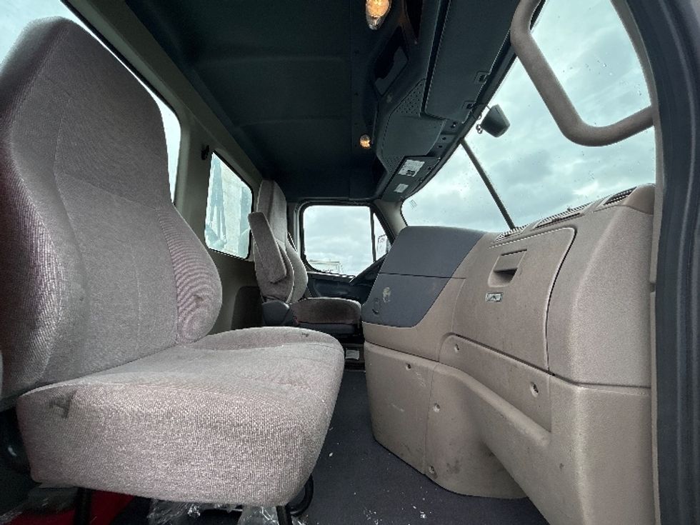 Day Cab Tractor-Heavy Duty Tractors-Freightliner-2019-Cascadia 12564ST-Brooklyn Park-MN-463,591\n\t\tmiles-$ 35,000 - Image 14