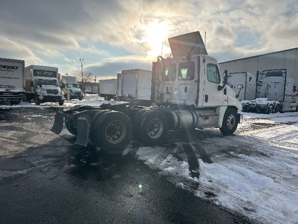 Day Cab Tractor-Heavy Duty Tractors-Freightliner-2019-Cascadia 12564ST-Brooklyn Park-MN-463,591\n\t\tmiles-$ 35,000 - Image 7