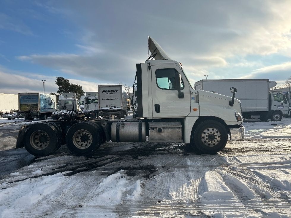 Day Cab Tractor-Heavy Duty Tractors-Freightliner-2019-Cascadia 12564ST-Brooklyn Park-MN-463,591\n\t\tmiles-$ 35,000 - Image 8