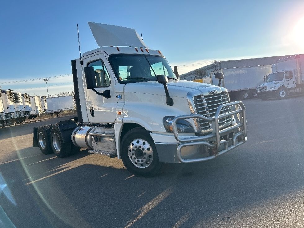 Day Cab Tractor-Heavy Duty Tractors-Freightliner-2019-Cascadia 12564ST-Brooklyn Park-MN-520,836\n\t\tmiles-$ 32,500 - Image 1