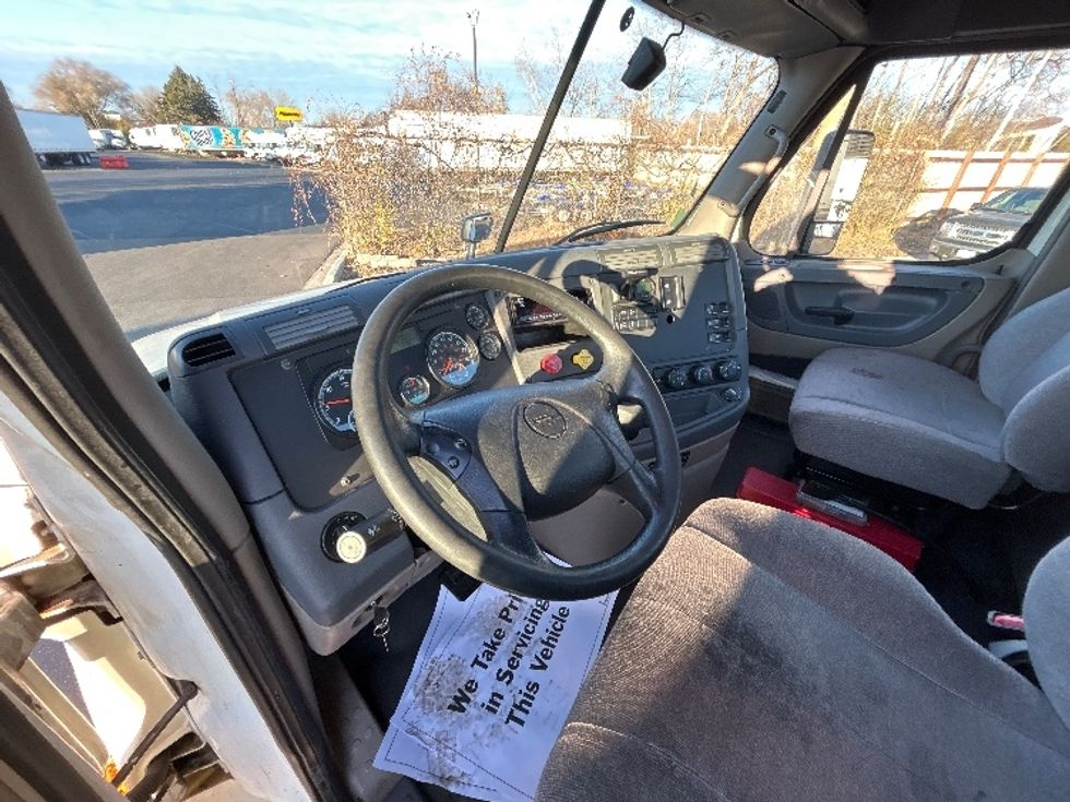 Day Cab Tractor-Heavy Duty Tractors-Freightliner-2019-Cascadia 12564ST-Brooklyn Park-MN-520,836\n\t\tmiles-$ 32,500 - Image 10