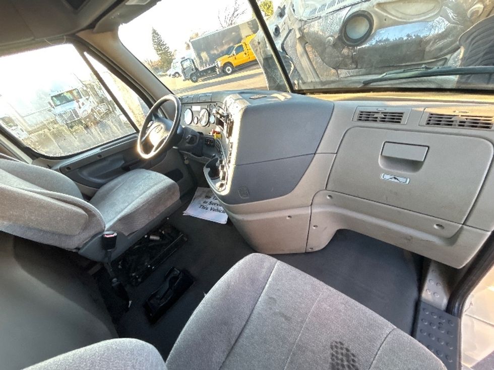 Day Cab Tractor-Heavy Duty Tractors-Freightliner-2019-Cascadia 12564ST-Brooklyn Park-MN-520,836\n\t\tmiles-$ 32,500 - Image 13