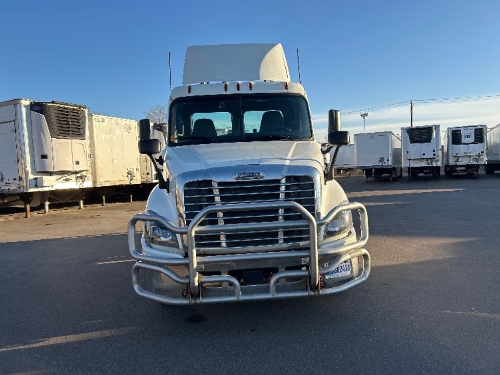 Day Cab Tractor-Heavy Duty Tractors-Freightliner-2019-Cascadia 12564ST-Brooklyn Park-MN-520,836\n\t\tmiles-$ 32,500 - Image 2