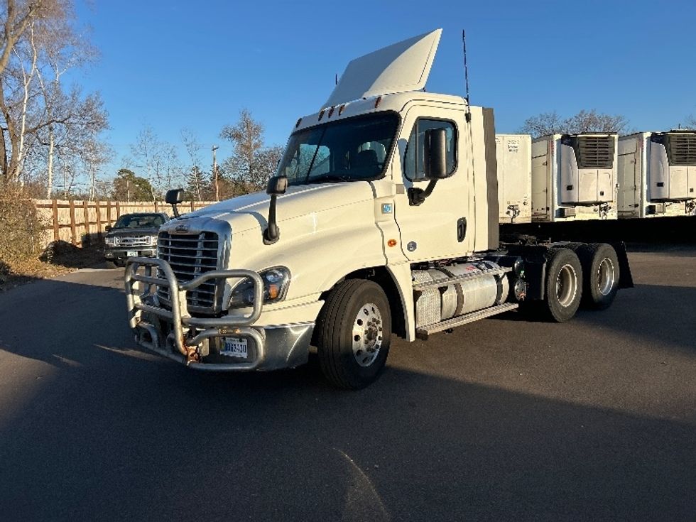 Day Cab Tractor-Heavy Duty Tractors-Freightliner-2019-Cascadia 12564ST-Brooklyn Park-MN-520,836\n\t\tmiles-$ 32,500 - Image 3