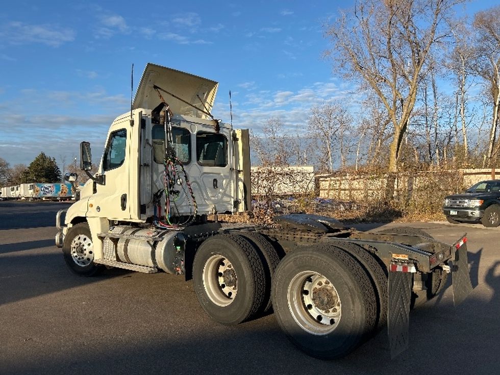 Day Cab Tractor-Heavy Duty Tractors-Freightliner-2019-Cascadia 12564ST-Brooklyn Park-MN-520,836\n\t\tmiles-$ 32,500 - Image 5