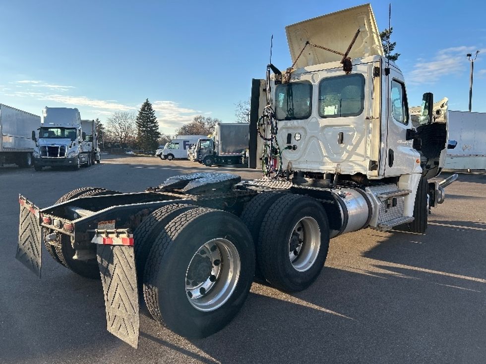 Day Cab Tractor-Heavy Duty Tractors-Freightliner-2019-Cascadia 12564ST-Brooklyn Park-MN-520,836\n\t\tmiles-$ 32,500 - Image 7
