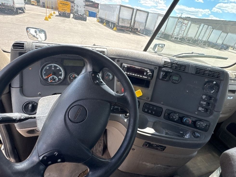 Day Cab Tractor-Heavy Duty Tractors-Freightliner-2019-Cascadia 12564ST-Brooklyn Park-MN-564,107\n\t\tmiles-$ 29,250 - Image 11