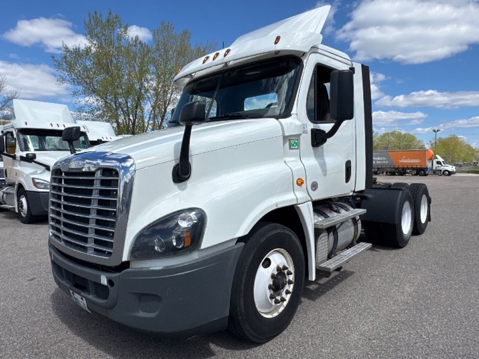 Day Cab Tractor-Heavy Duty Tractors-Freightliner-2019-Cascadia 12564ST-Brooklyn Park-MN-564,107\n\t\tmiles-$ 29,250 - Image 3