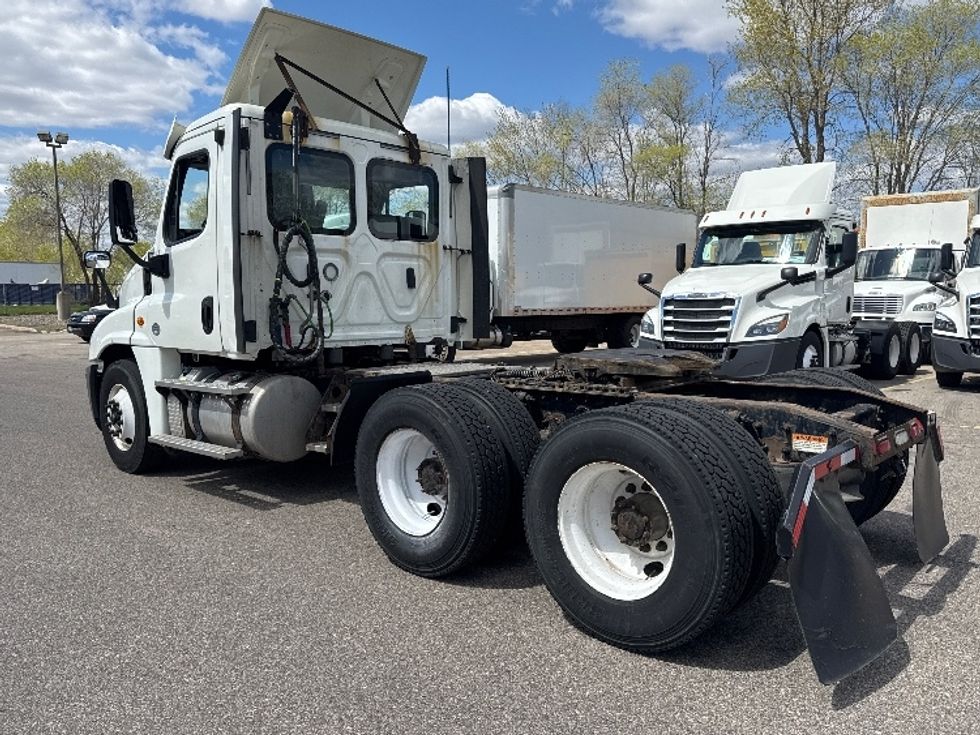 Day Cab Tractor-Heavy Duty Tractors-Freightliner-2019-Cascadia 12564ST-Brooklyn Park-MN-564,107\n\t\tmiles-$ 29,250 - Image 5