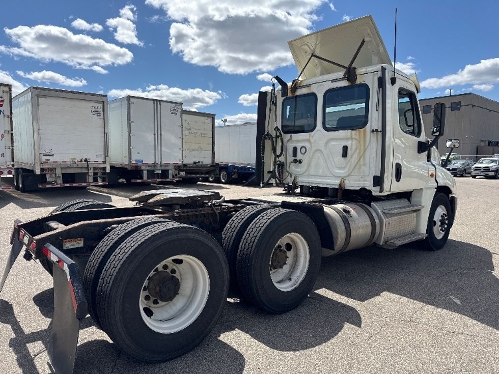Day Cab Tractor-Heavy Duty Tractors-Freightliner-2019-Cascadia 12564ST-Brooklyn Park-MN-564,107\n\t\tmiles-$ 29,250 - Image 7
