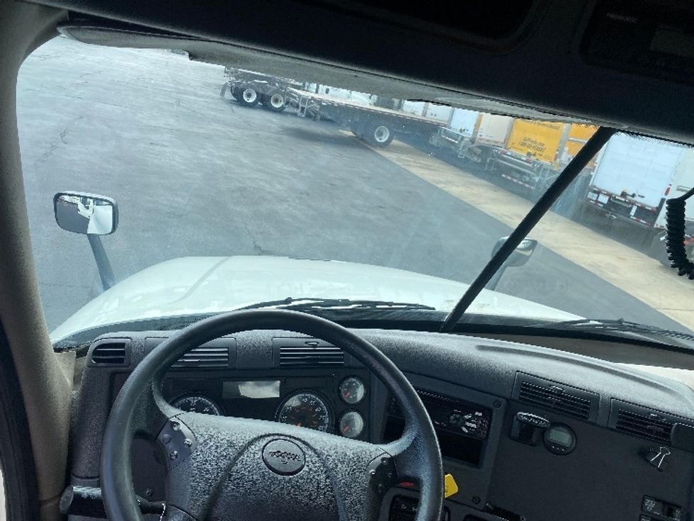 Day Cab Tractor-Heavy Duty Tractors-Freightliner-2019-Cascadia 12564ST-Byron Center-MI-299,175\n\t\tmiles-$ 54,500 - Image 11