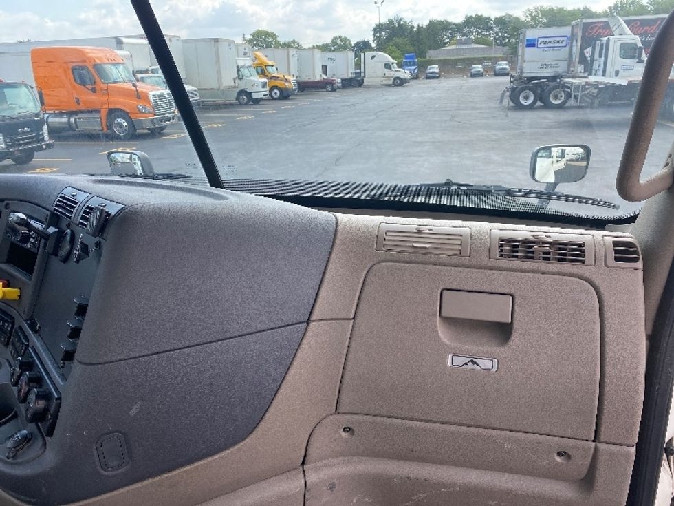 Day Cab Tractor-Heavy Duty Tractors-Freightliner-2019-Cascadia 12564ST-Byron Center-MI-299,175\n\t\tmiles-$ 54,500 - Image 13