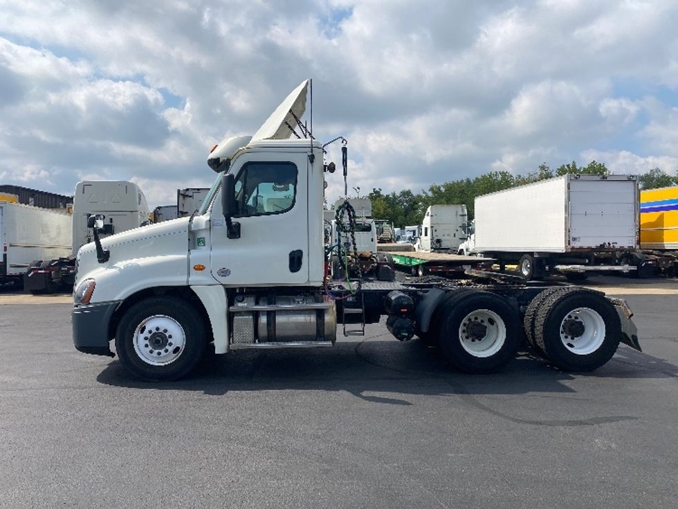 Day Cab Tractor-Heavy Duty Tractors-Freightliner-2019-Cascadia 12564ST-Byron Center-MI-299,175\n\t\tmiles-$ 54,500 - Image 4
