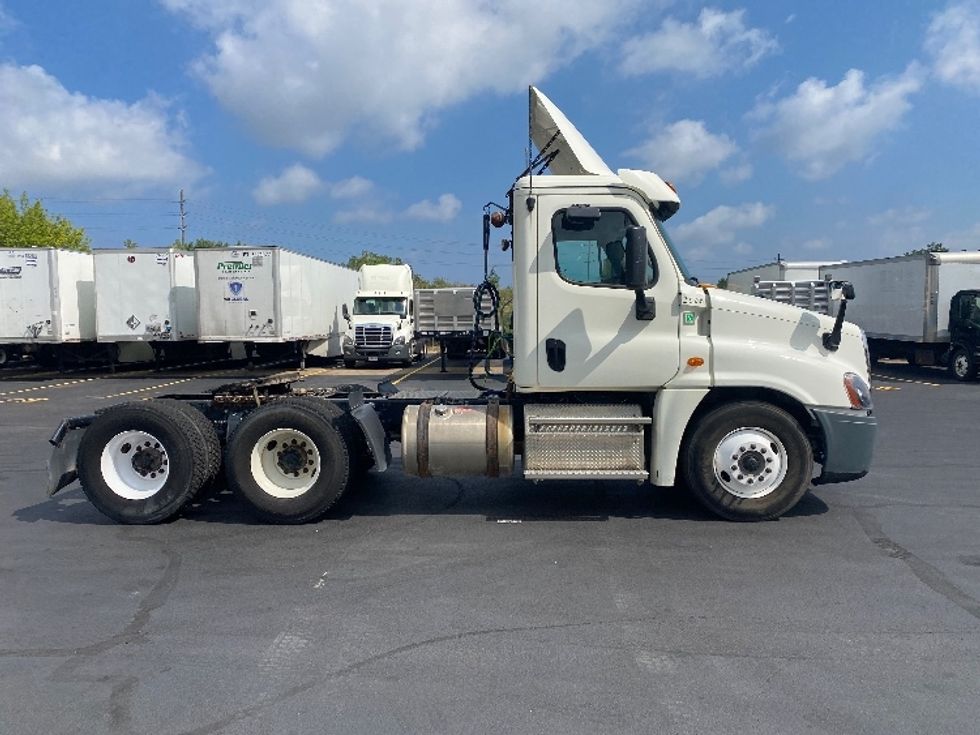 Day Cab Tractor-Heavy Duty Tractors-Freightliner-2019-Cascadia 12564ST-Byron Center-MI-299,175\n\t\tmiles-$ 54,500 - Image 8
