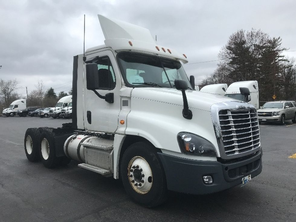 Day Cab Tractor-Heavy Duty Tractors-Freightliner-2019-Cascadia 12564ST-Canton-OH-334,032\n\t\tmiles-$ 42,750 - Image 1