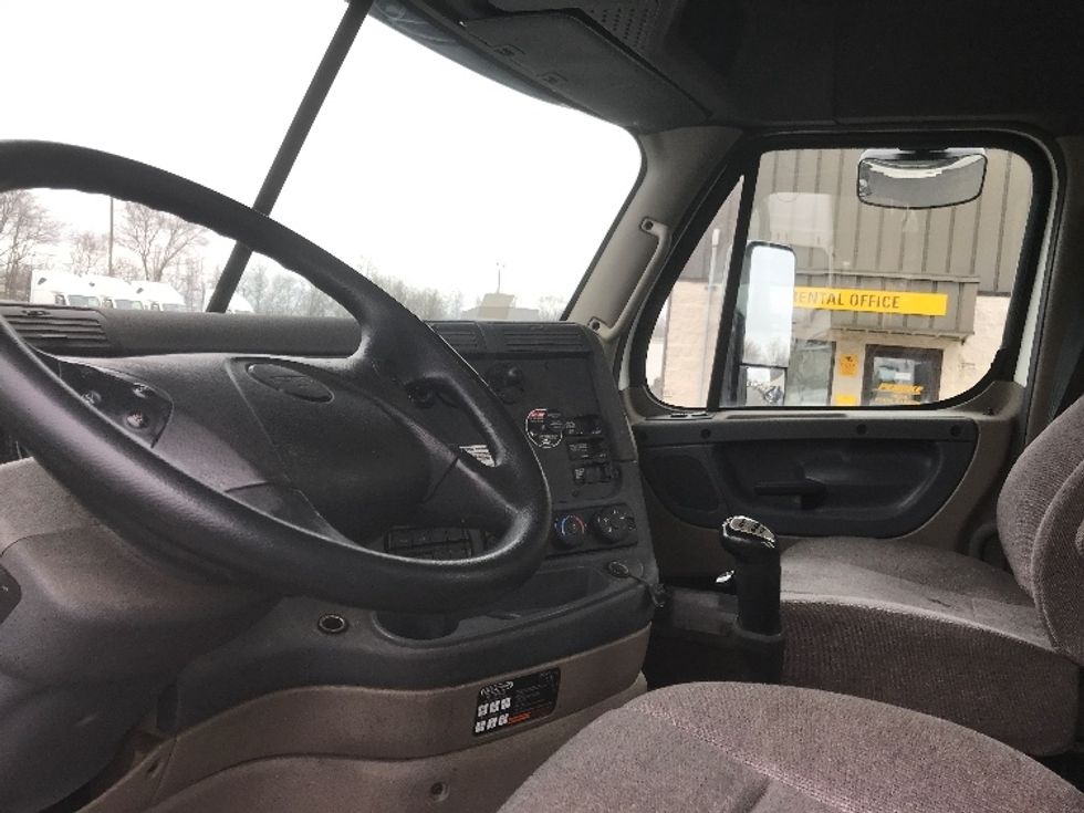 Day Cab Tractor-Heavy Duty Tractors-Freightliner-2019-Cascadia 12564ST-Canton-OH-334,032\n\t\tmiles-$ 42,750 - Image 10