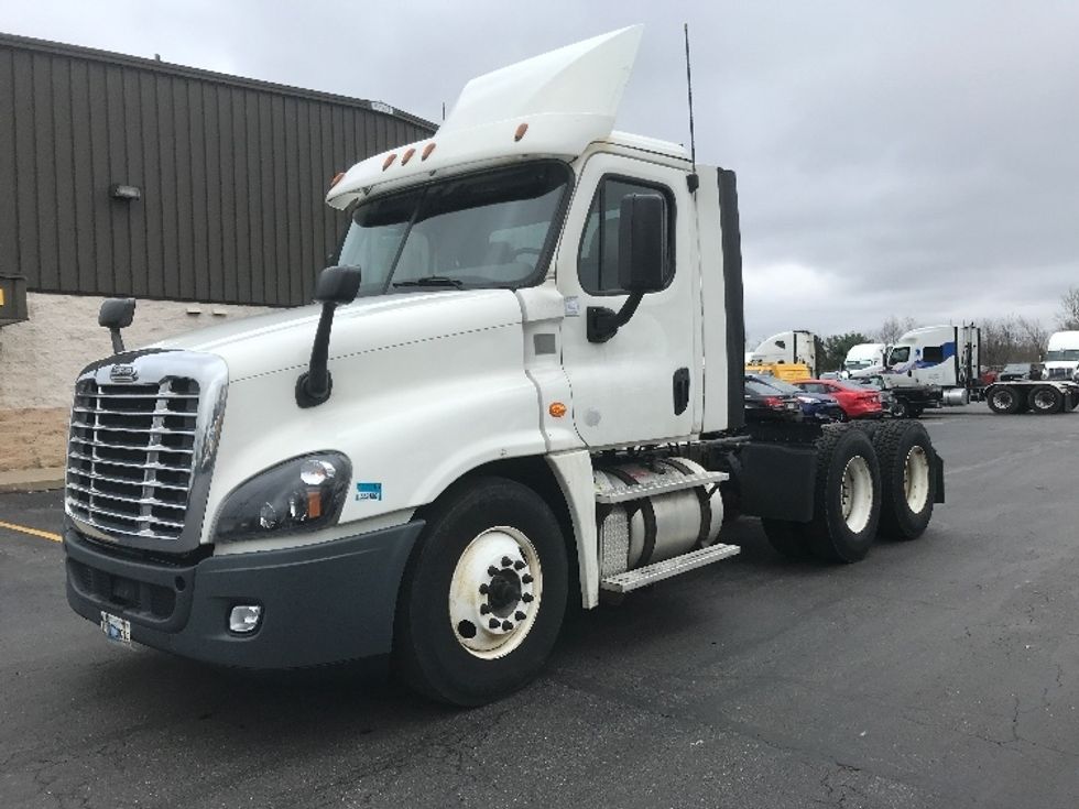 Day Cab Tractor-Heavy Duty Tractors-Freightliner-2019-Cascadia 12564ST-Canton-OH-334,032\n\t\tmiles-$ 42,750 - Image 3