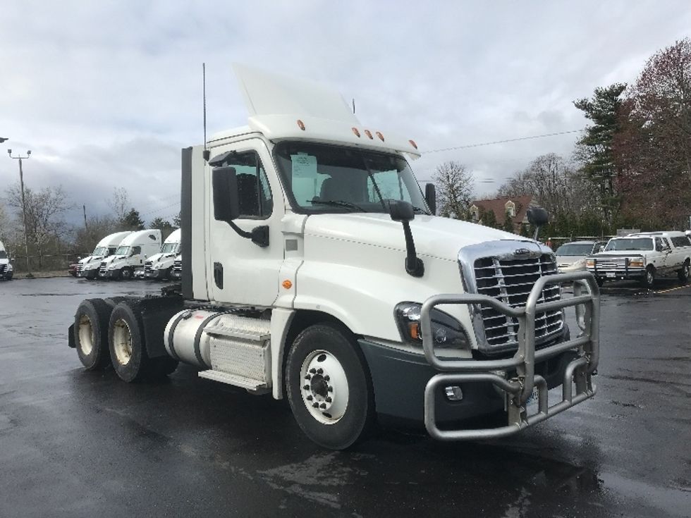 Day Cab Tractor-Heavy Duty Tractors-Freightliner-2019-Cascadia 12564ST-Canton-OH-548,834\n\t\tmiles-$ 28,250 - Image 1